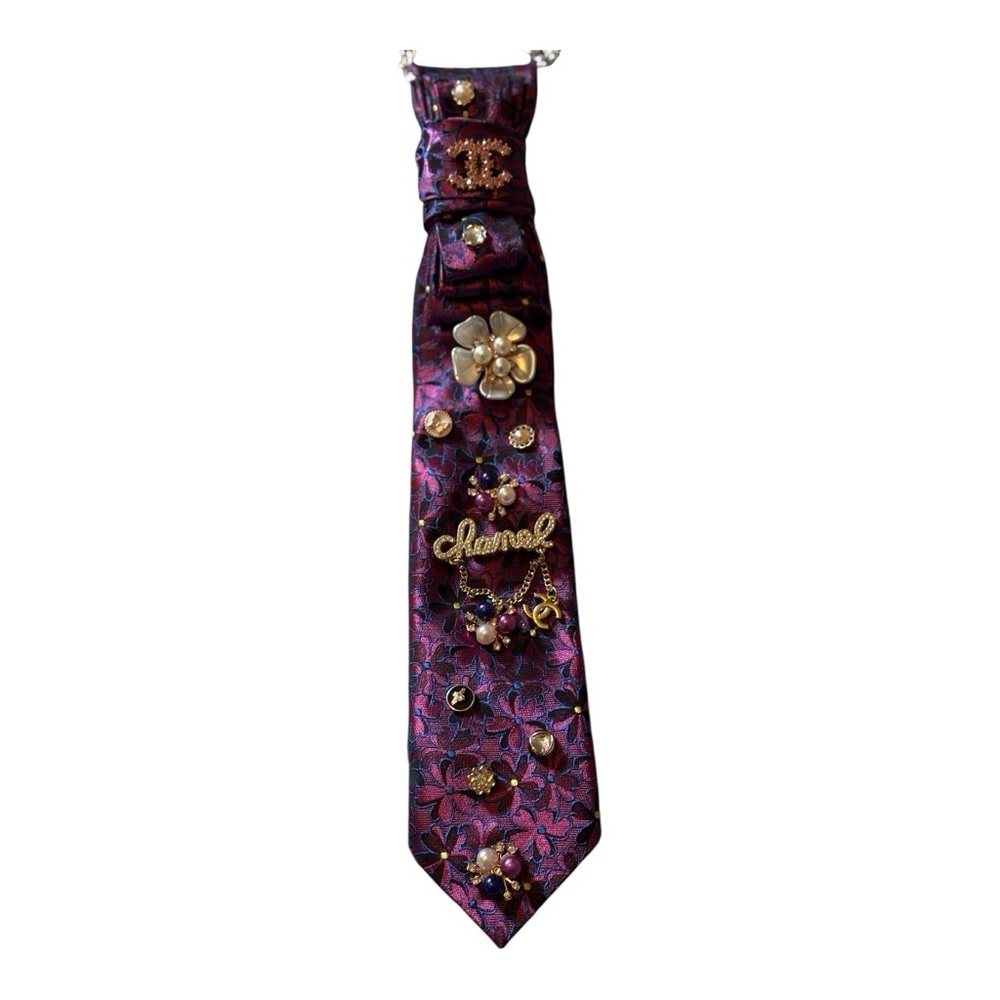 Elegant Women's Floral Tie in Purple and Gold